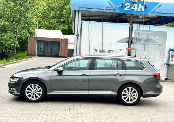 Volkswagen Passat cena 59999 przebieg: 200000, rok produkcji 2016 z Gdynia małe 596